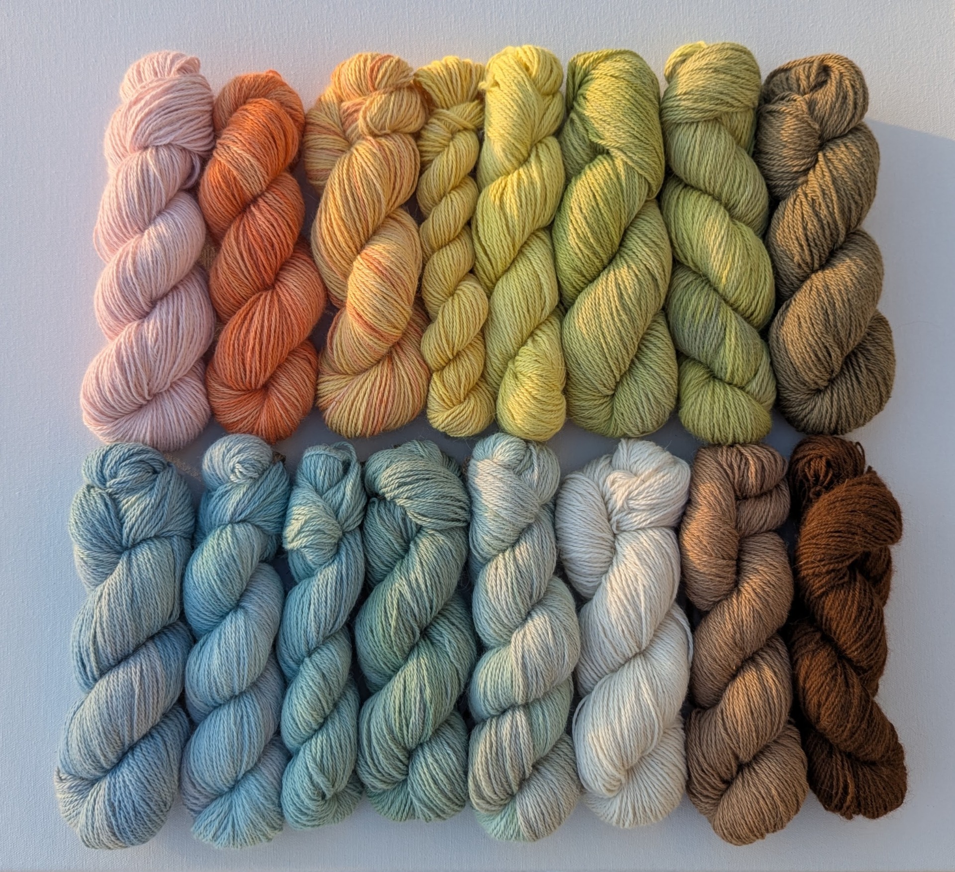 Kasviväreillä värjätty alpakkalanka